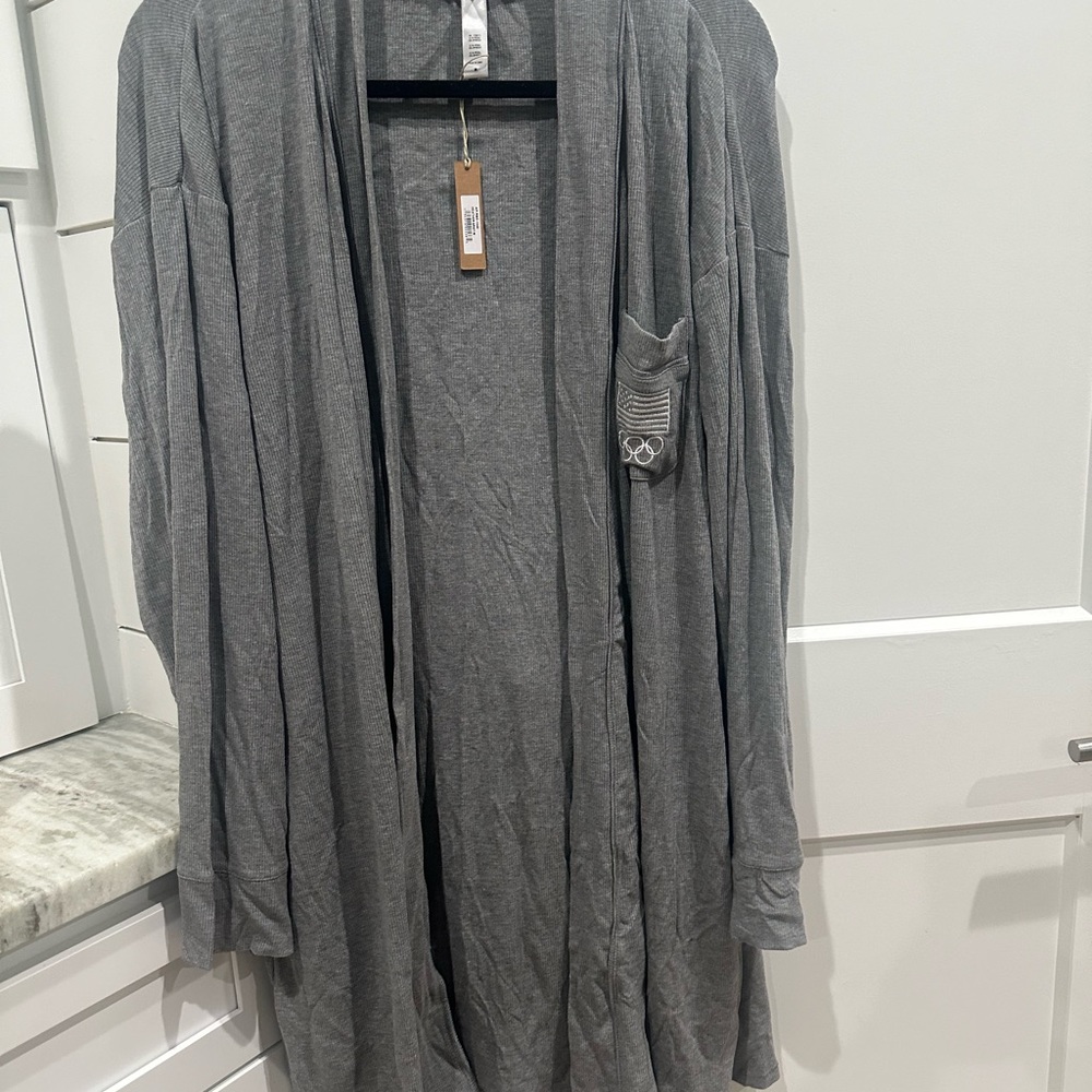 (2417) SKIMS NWT TEAM USA ROBE Olympic in HEATHER GRAY Sz M ** MISSING TIE - Picture 6 of 6